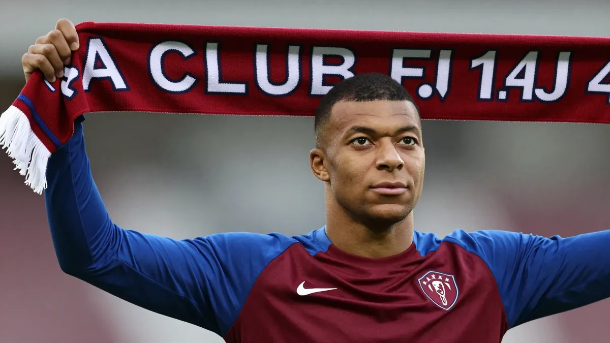 Le Sénégalais Ibrahim Mbaye quitte le PSG pour Aston Villa dans un transfert record, renforçant l'équipe nationale avant...
