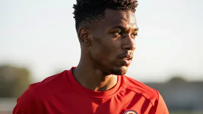 L'équipe du Sénégal voit son milieu Bara Sapoko Ndiaye signer au Bayern Munich, tandis qu'Ismaila Sarr reste à Crystal...